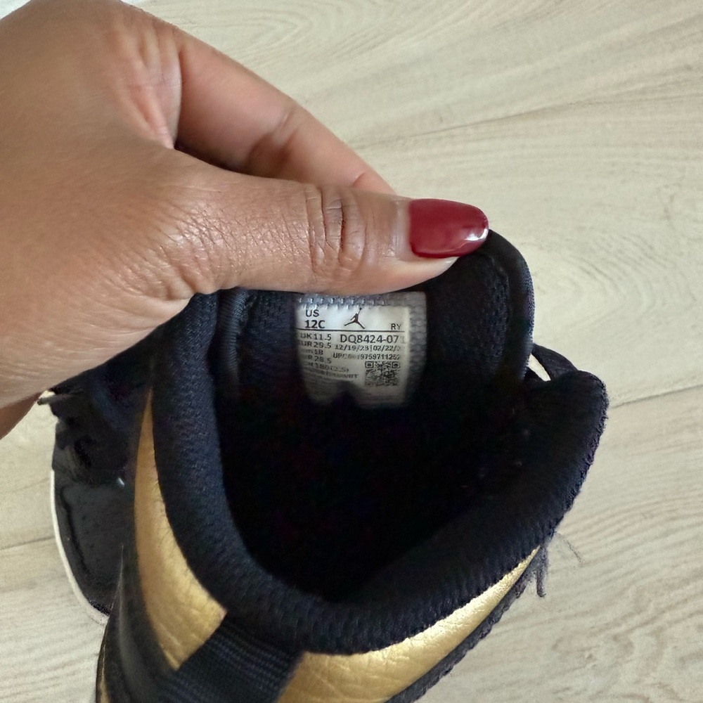 Nike Kids Black and Gold Sneakers - Picture 7 of 8